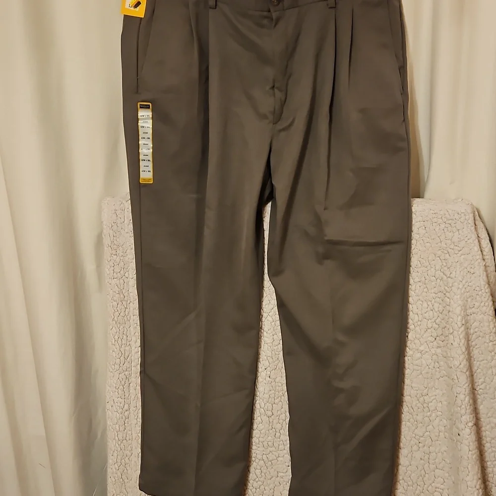 NWT Haggar Cool 18 Men's Olive Pants - Picture 3 of 4